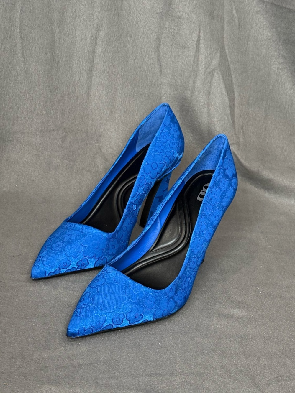 GB Gianni Bini Cobalt Blue Floral Jacquard Pointed Toe Pumps Heels Size 7.5 - Picture 3 of 11